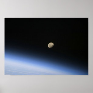 Affiche Une lune gibbbeuse évidente au-dessus de