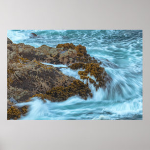 Affiche Vagues déferlantes sur une côte rocheuse