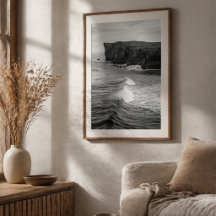 Vagues Océaniques S'Écrasant Contre Les Falaises R