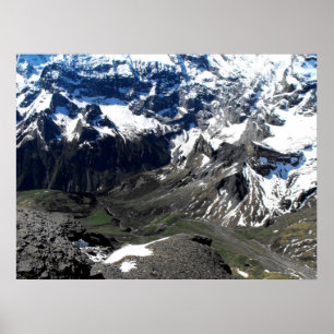Affiche Vallée près de la montagne Schilthorn