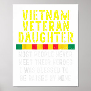 Affiche Vietnam Vétérinaire Fille Élevée Par Mon Héros Vét