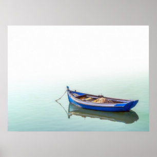 Affiche Vieux bateau Aiola. Petit bateau à rames dans la b