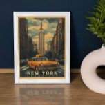 Affiche Vintage voyage de New York<br><div class="desc">Revenez dans le temps avec cette affiche de voyage nostalgique avec une cabine jaune classique en face de l'emblématique Empire State Building. Le design Art déco et la palette de couleurs chaleureuses confèrent au New York son charme intemporel.</div>