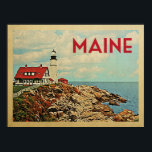 Affiche Vintage voyage du Maine<br><div class="desc">Design Maine de style Vintage voyage avec un phare sur la falaise,  surplombant l'océan Atlantique. Merci à la photo de Loren Kerns comme base : www.flickr.com/photos/lorenkerns/4822059747</div>