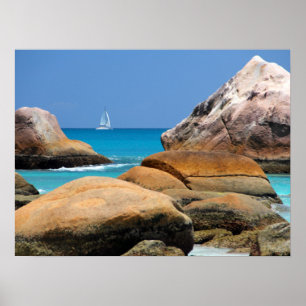 Affiche Voilier passant devant la plage