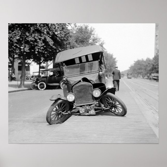 Affiche Voiture ancienne accidentée, 1922. Photo ancienne (Devant)
