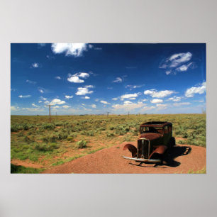 Affiche Voiture rouillée dans la peinture de désert