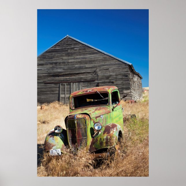 Affiche Voiture rouillée devant une ferme abandonnée (Devant)