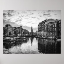 Vue sur le canal d'Amsterdam avec architecture his