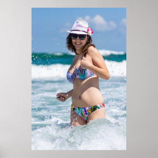 Affiche Woman Enjoying A Day At The Beach