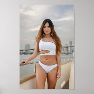 Affiche Woman In A White Swimsuit