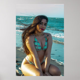 Affiche Woman Posing By The Seaside