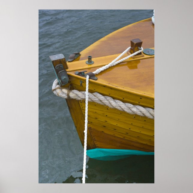Affiche Wooden Sailboat In Water (Devant)