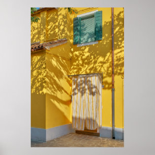 Affiche Yellow painted concreted building