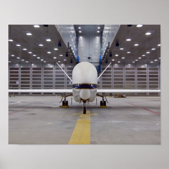 Affiches A front view of a Global Hawk unmanned aircraft (Devant)