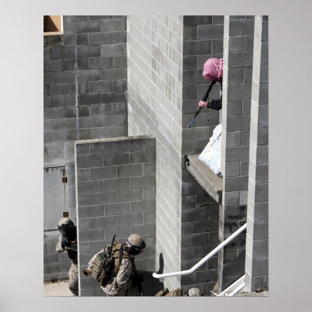 Affiches A Marine and role-playing enemy aggressor (Devant)