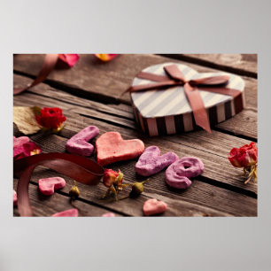 Affiches Amour de mot avec le cadeau en forme de coeur de