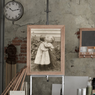 Affiches Amour vintage Photo d'enfants s'embrassant dans un