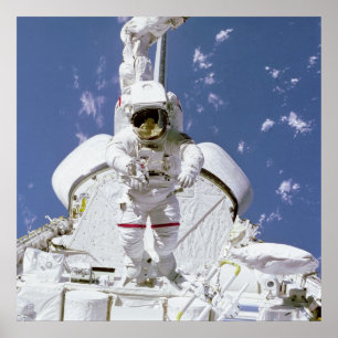 Affiches Astronaut relié au système de manipulateur à dista