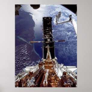 Affiches Astronauts working on Hubble docked with Endeavour