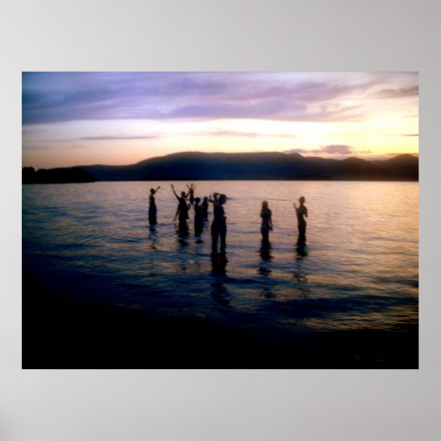 Affiches Baignade adolescente au coucher du soleil (Devant)