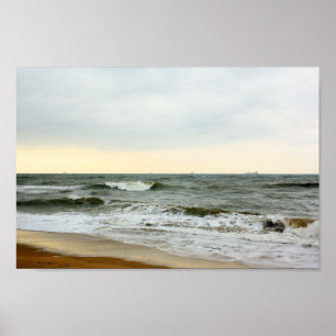 Affiches Barcos y oleaje desde la orilla de la playa