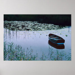 Affiches Bateau à roues sur un petit lac entouré d'eau