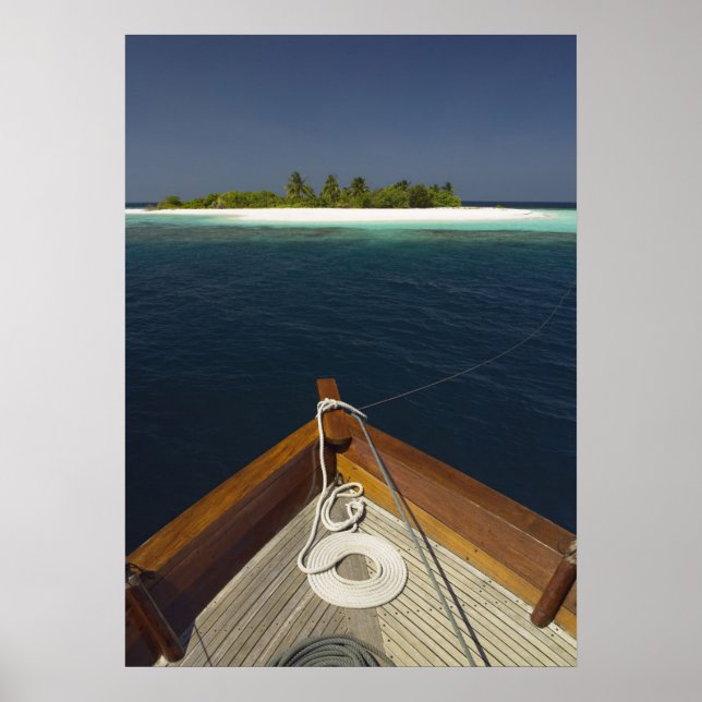 Affiches Bateau ancré approchant l'île (Devant)