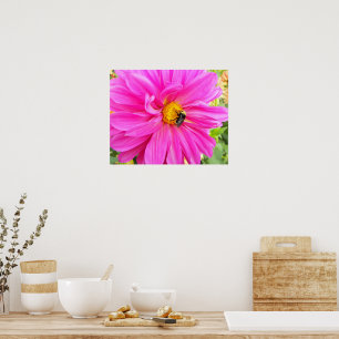 Affiches Bee on Pink Dahlia Floral