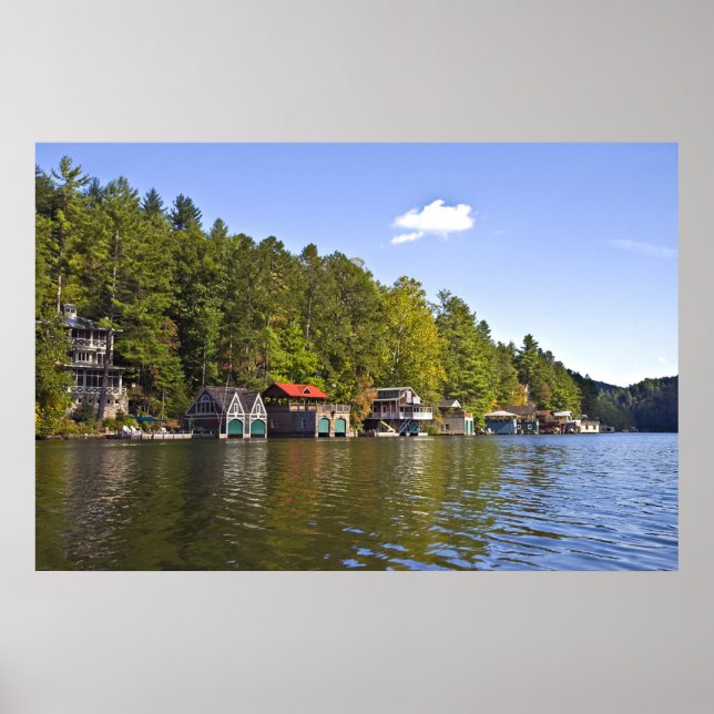 Affiches Boathouses sur un magnifique lac (Devant)