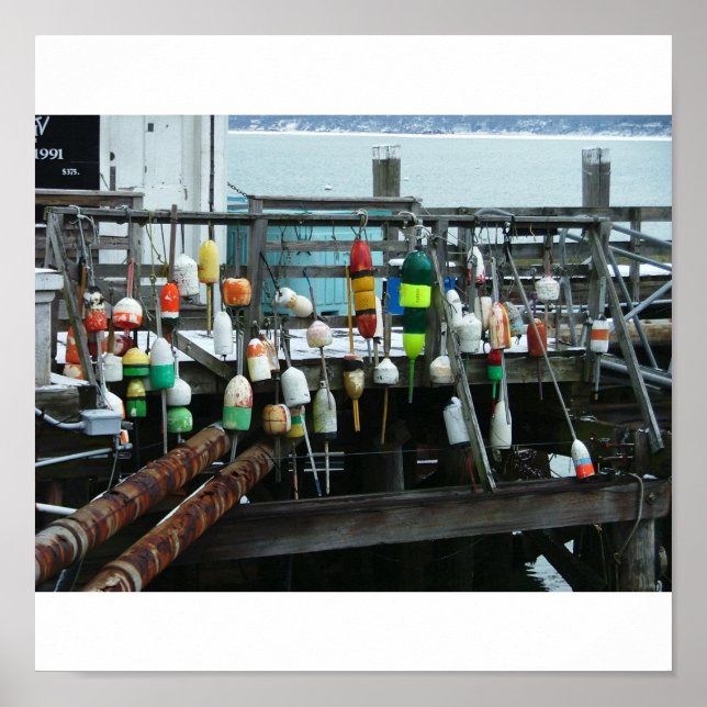 Affiches bouées accrochées sur la jetée plymouth ma. (Devant)