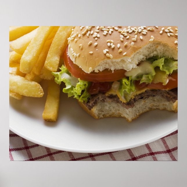 Affiches Cheeseburger, morsures prises, avec frites (Devant)