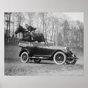 Affiches Cheval sautant par-dessus une voiture, 1923. Photo