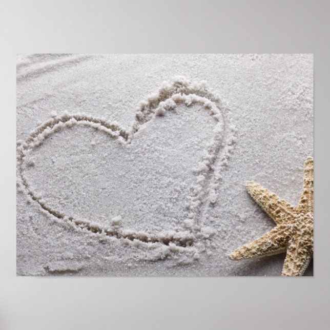 Affiches Coeur tiré dans le sable à la plage avec Modèle St (Devant)