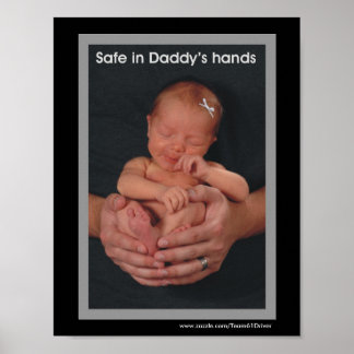Affiches Coffre-fort dans les mains de papa