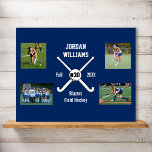 Affiches Collage photo de hockey sur site personnalisé Nom<br><div class="desc">Ce collage photo personnalisé de hockey sur gazon comprend vos photos téléchargées, des bâtons de hockey sur gazon croisés, une balle, le numéro de votre joueur et votre choix de texte - nom de l'équipe, nom de l'entraîneur, nom du joueur, numéro, etc. Modifiez facilement la couleur arrière - plan pour...</div>