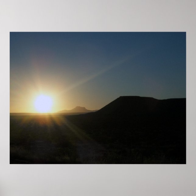 Affiches coucher du soleil dans le désert. (Devant)