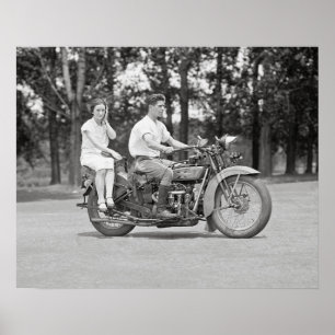 Affiches Couple à moto, 1928. Photo ancienne