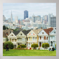 Dames peintes, maisons victoriennes et skyline