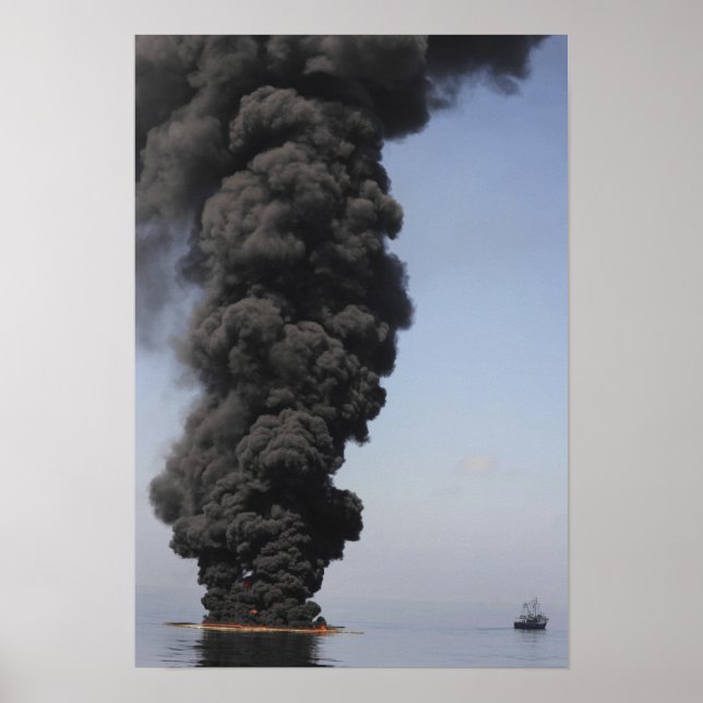 Affiches Des nuages sombres de fumée et de feu émergent (Devant)