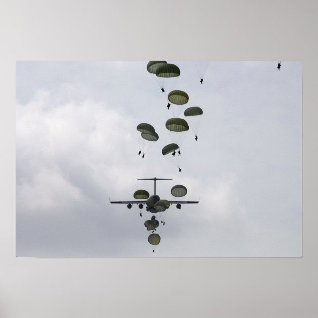 Affiches Des soldats de l'armée sautent d'un C-17 Globemast (Devant)