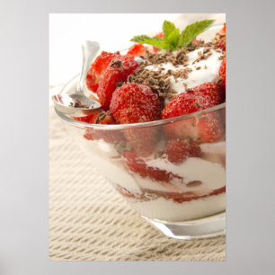 Affiches Dessert de fraise avec du yaourt frais