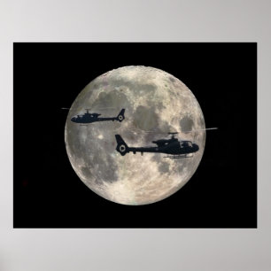 Affiches deux hélicoptères silhouettés par une pleine lune
