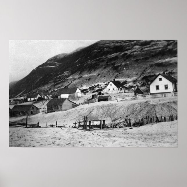 Affiches Early Scene of Kodiak, Alaska Photograph (Devant)