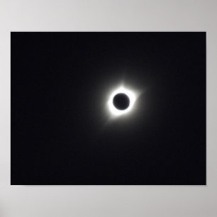 Affiches Éclipse solaire totale, ciel foncé, la couronne du