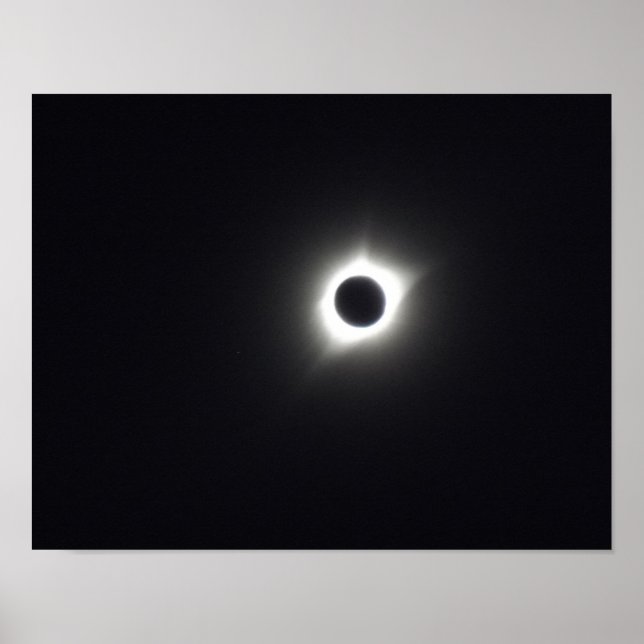 Affiches Élipse solaire totale, ciel sombre, couronne solai (Devant)