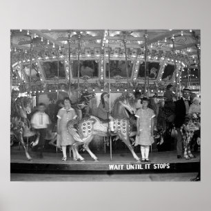 Affiches Enfants montant un carrousel, 1925. Photo ancienne