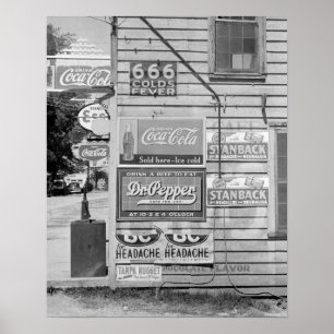 Affiches Enseignes sur un magasin général, 1938. Photo vint