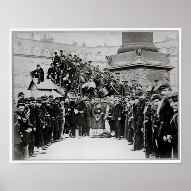 Affiches Fédérations avant la colonne Vendôme (Devant)