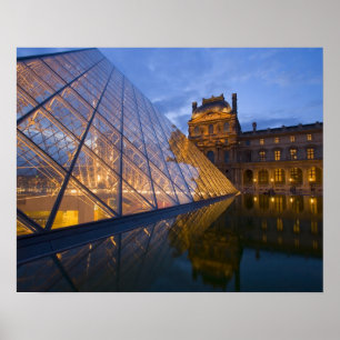 Affiches France, Paris. The Louvre at twilight. Credit 3